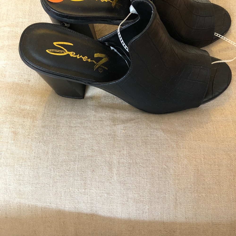 Women’s Size 9 1/2 shoes